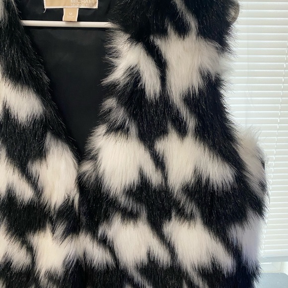 Michael kors black and white vest - Picture 3 of 4